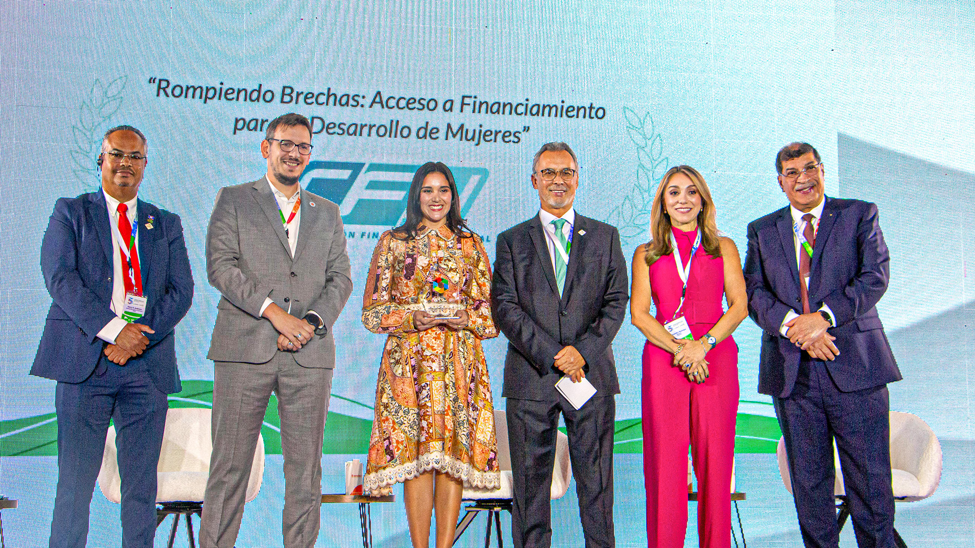 CFN Gana Premio Internacional por Financiar a Mujeres Ecuatorianas